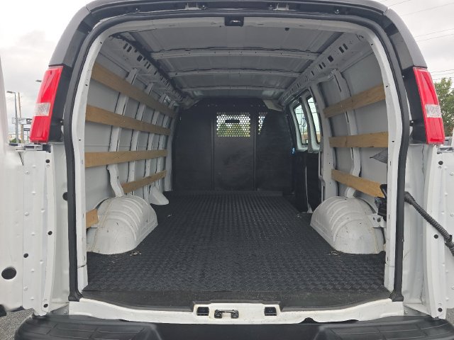 Used 2025 GMC Savana 2500 w/ Driver Convenience Package RWD image 15
