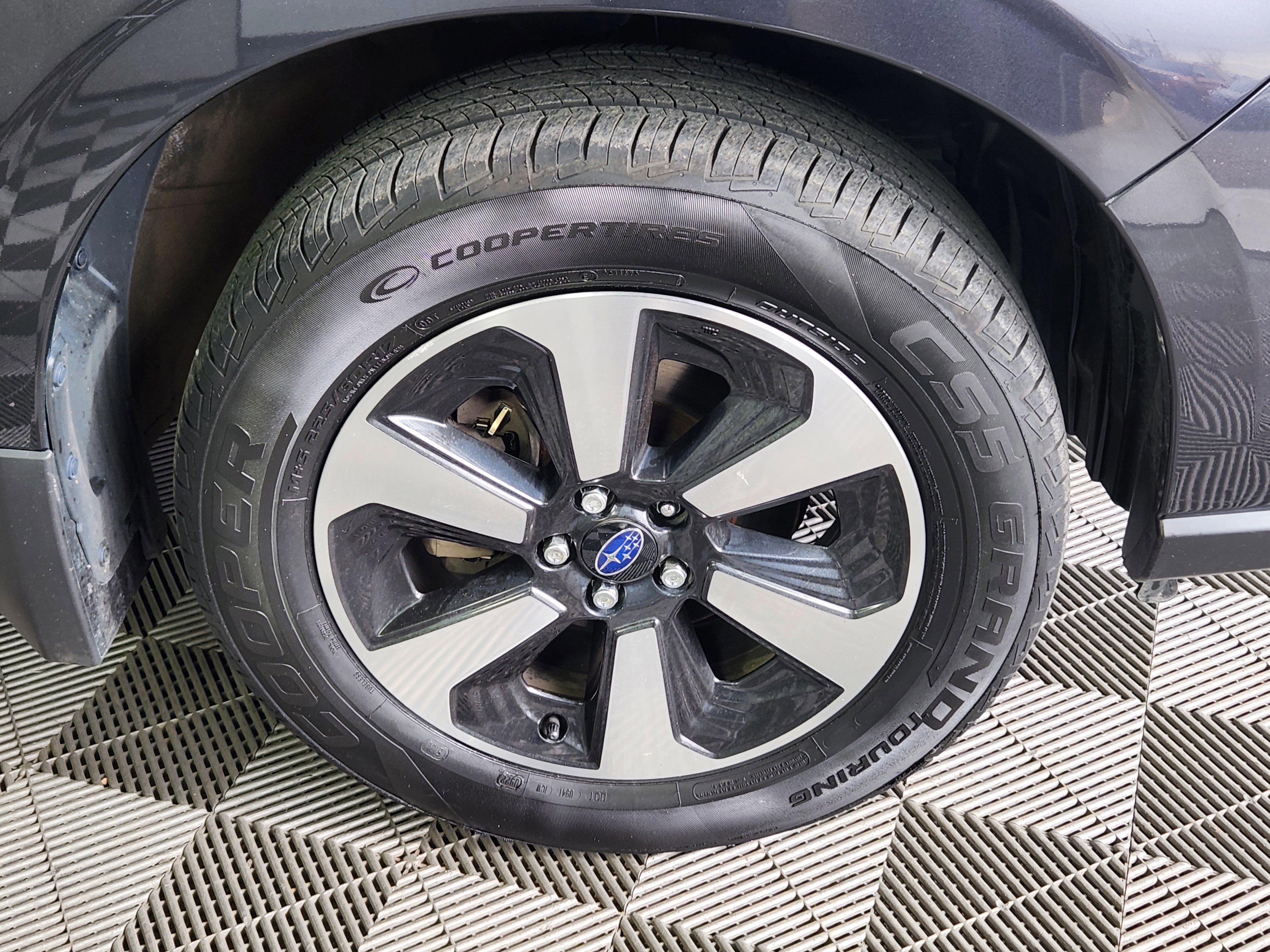 Used 2017 Subaru Forester 2.5i Premium image 9