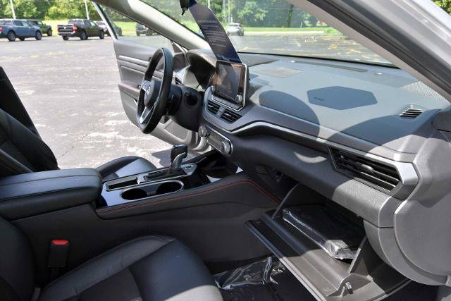 Used 2024 Nissan Altima 2.5 SR FWD image 25