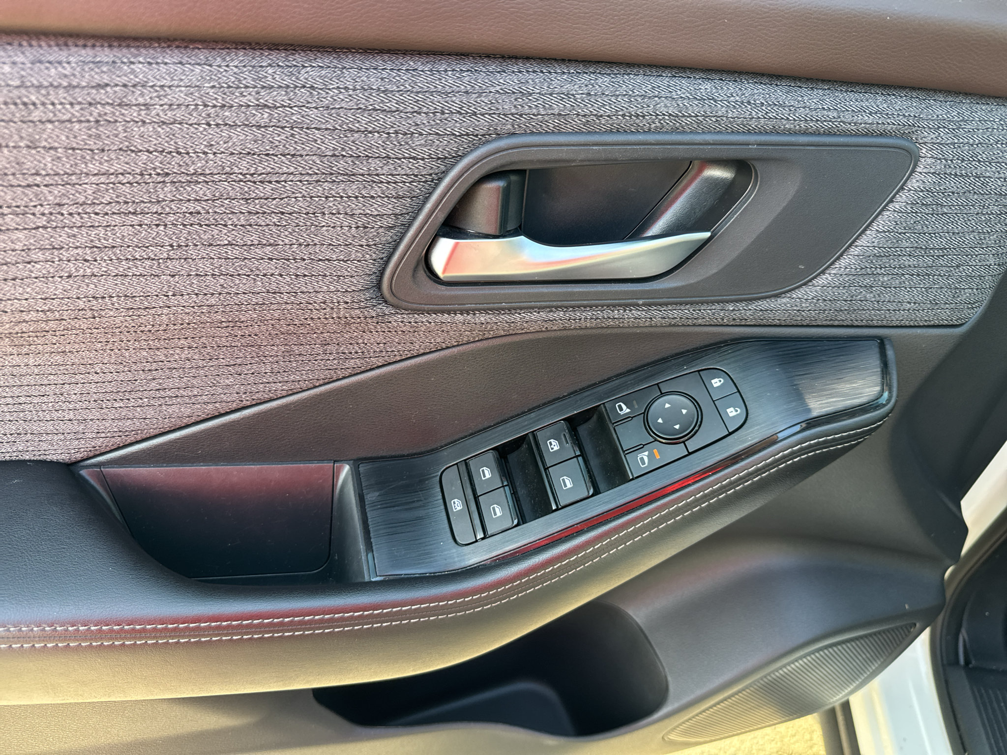 Used 2023 Nissan Rogue SV FWD image 18
