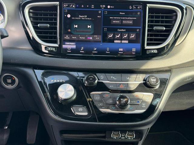 Used 2025 Chrysler Pacifica Select FWD image 14