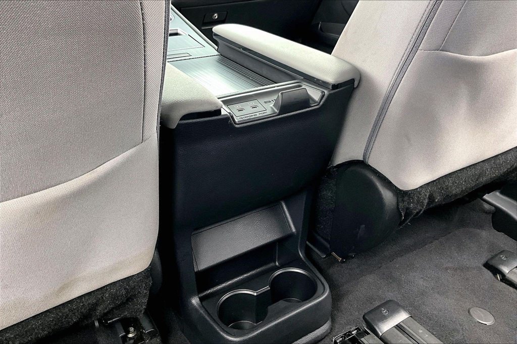Used 2025 Toyota Sienna LE FWD image 34