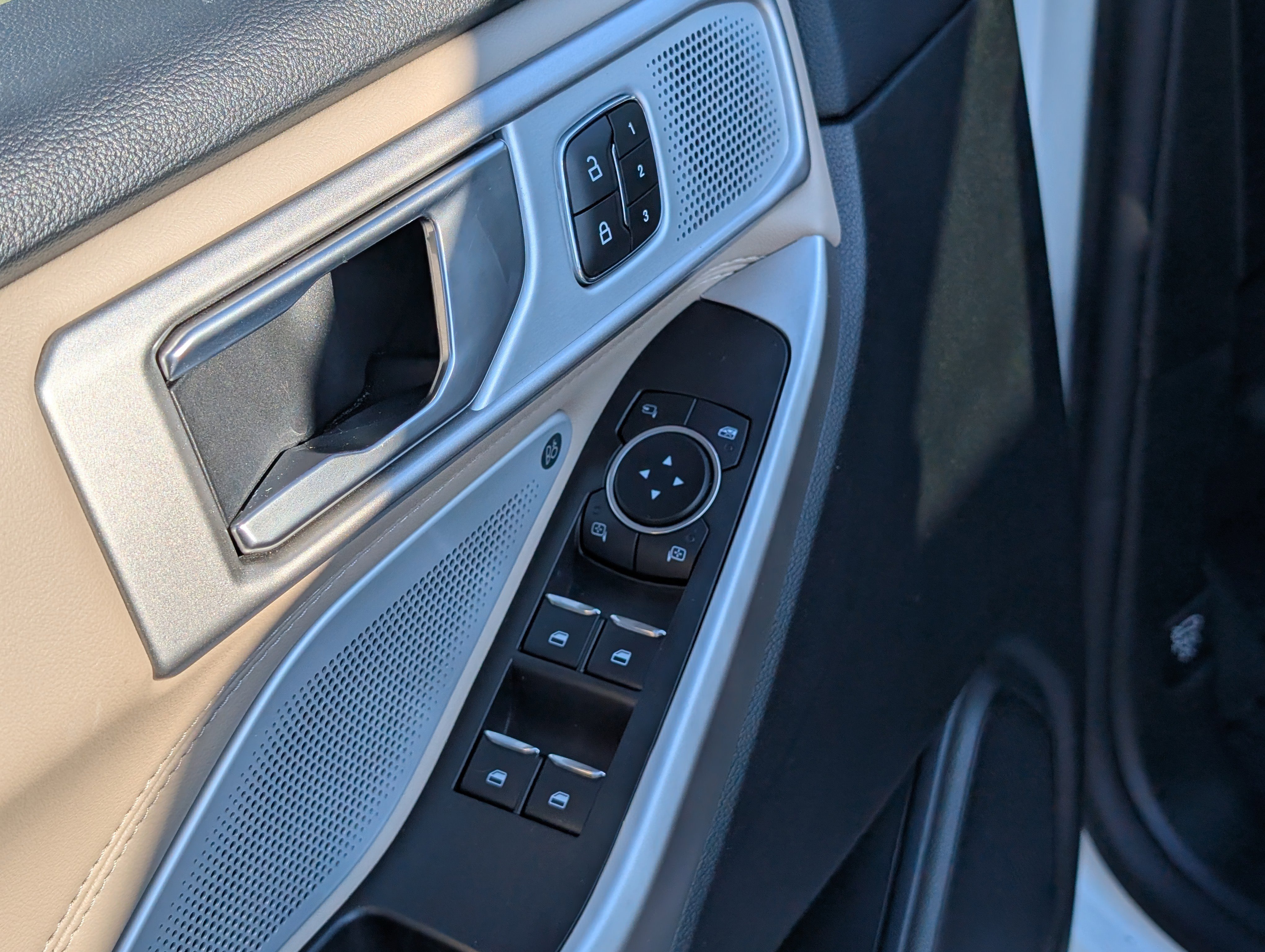 Certified 2023 Ford Explorer Limited w/ Limited Technology Package image 25