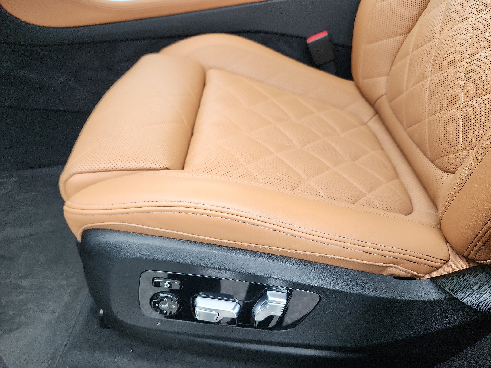 Used 2024 BMW X5 xDrive40i w/ Premium Package image 25