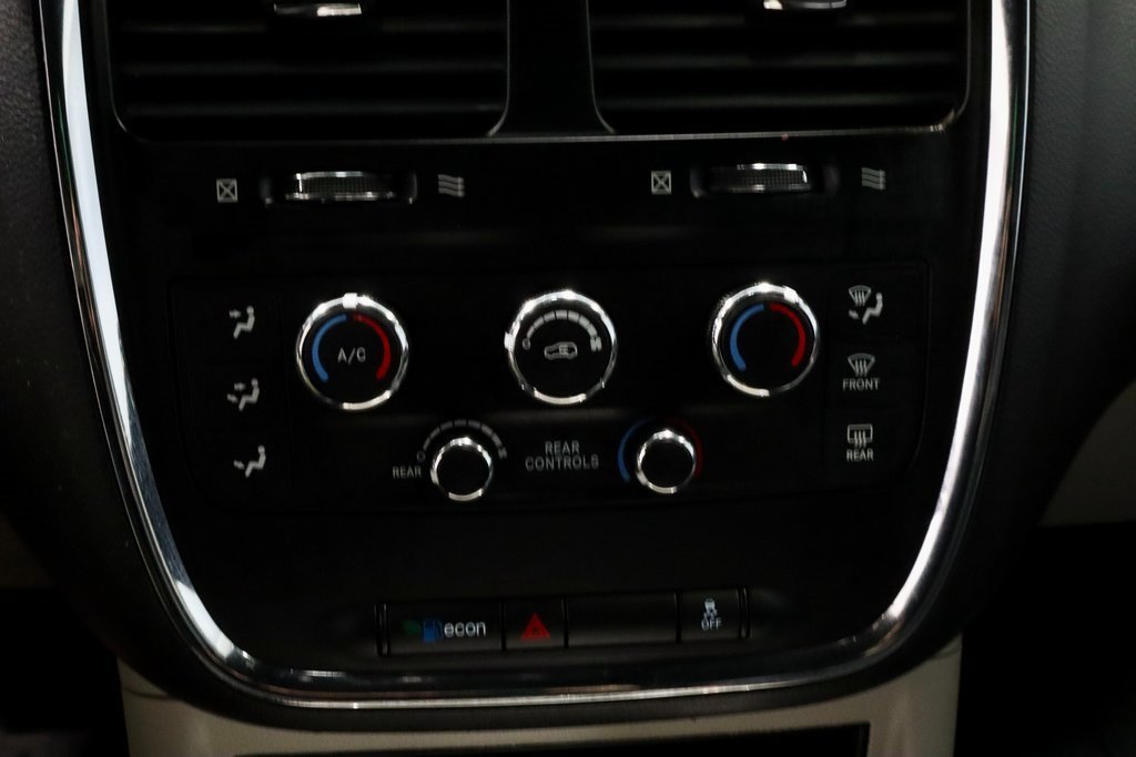 Used 2017 Dodge Grand Caravan SXT image 31