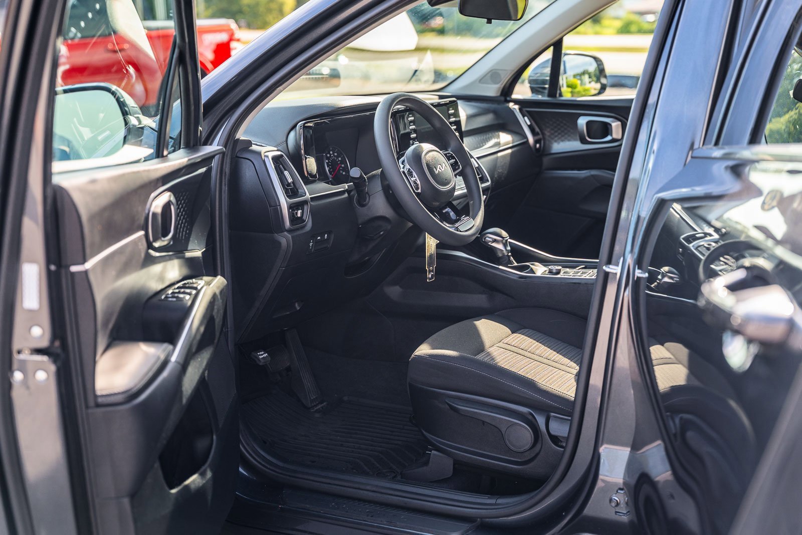 Used 2023 Kia Sorento LX image 17