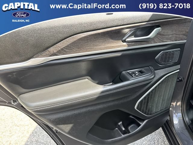 Used 2024 Jeep Grand Cherokee Limited w/ Luxury Tech Group II AWD/4WD image 17