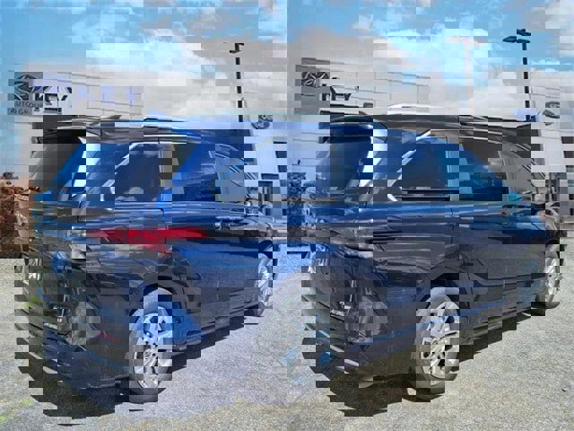Used 2023 Toyota Sienna Platinum image 5