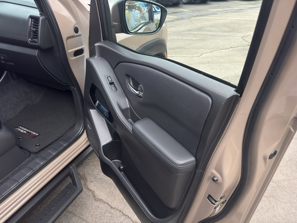 Used 2022 Nissan Frontier PRO-4X w/ Pro-4X Premium Package AWD/4WD image 30