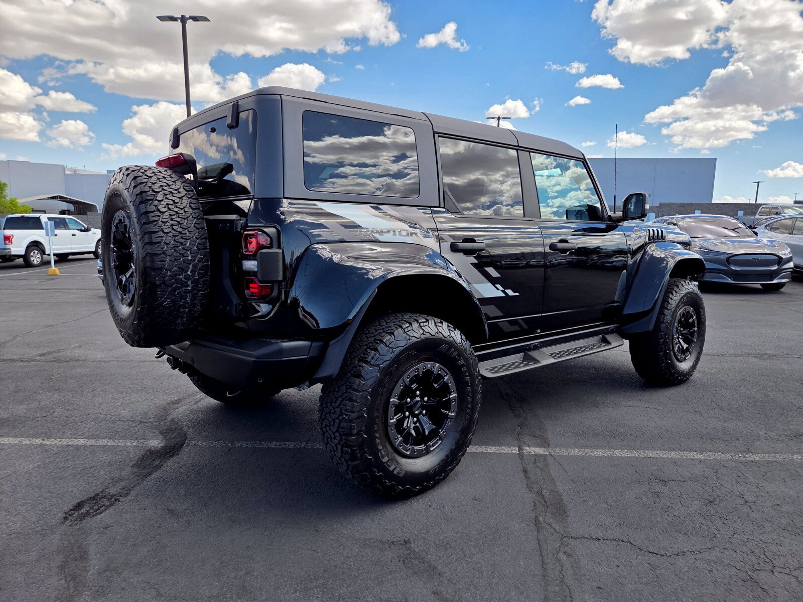 Certified 2024 Ford Bronco Raptor w/ Interior Carbon Fiber Pack 6 AWD/4WD image 6