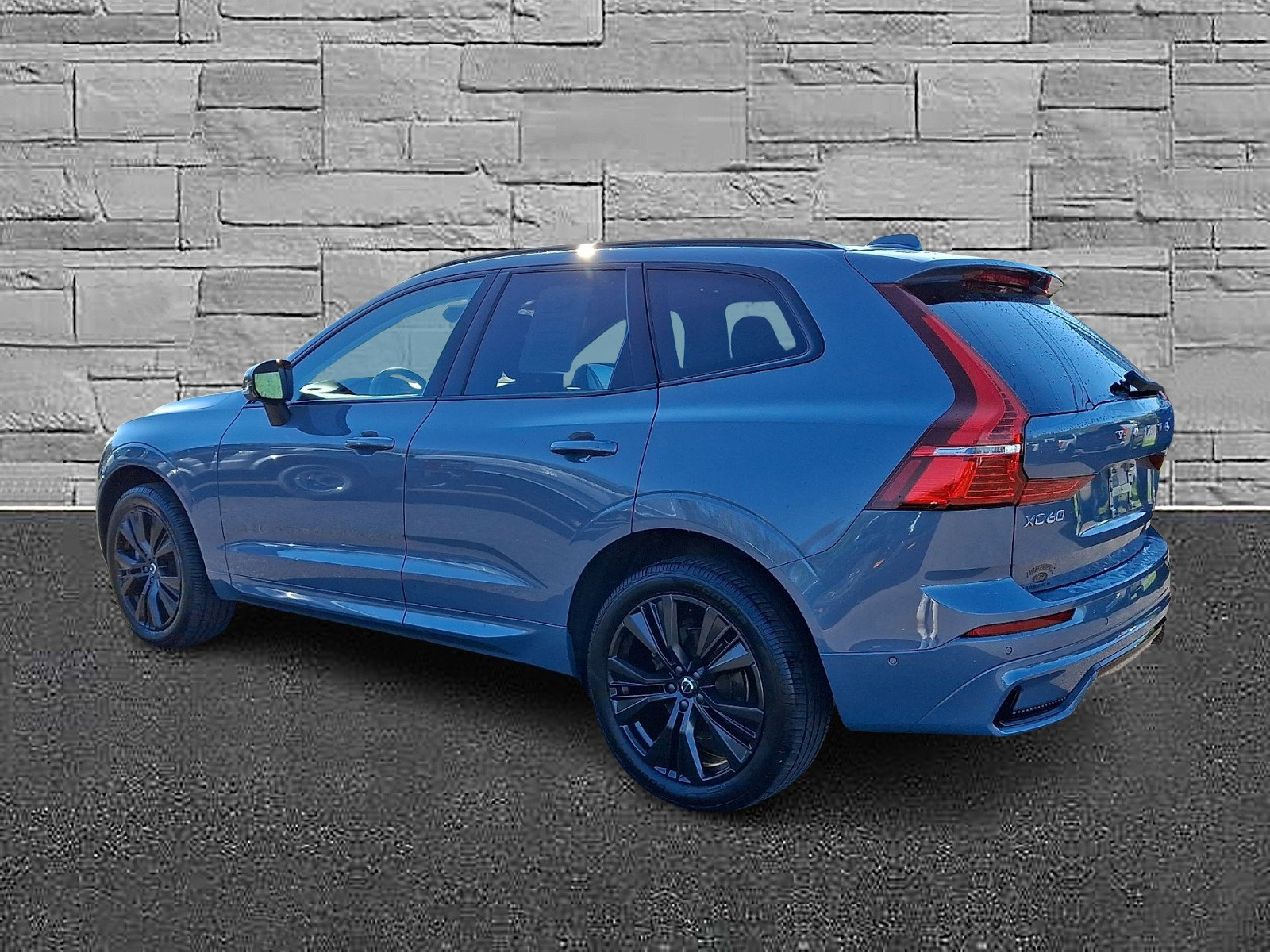 Used 2024 Volvo XC60 B5 Plus w/ Climate Package AWD/4WD image 7