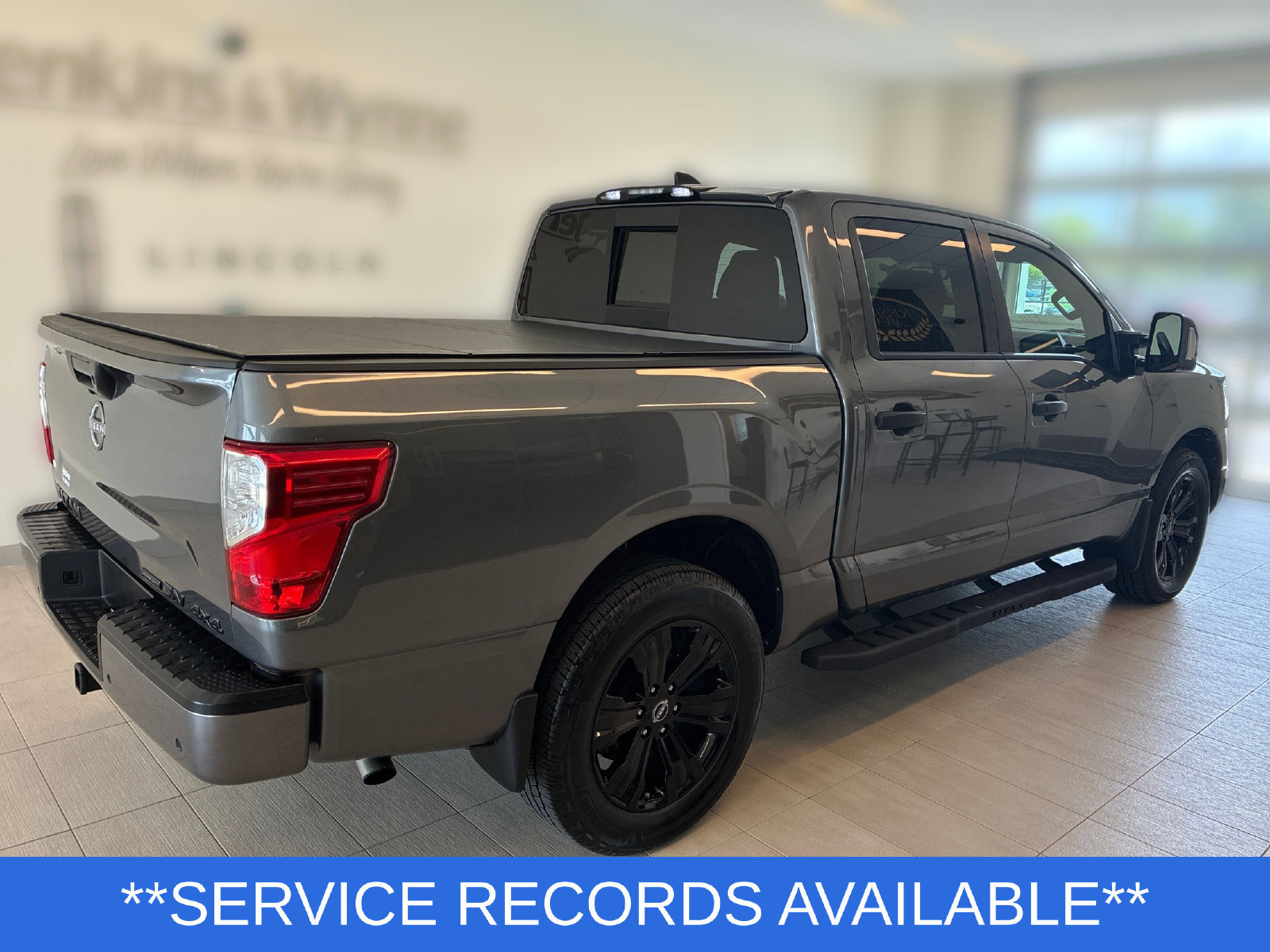 Used 2024 Nissan Titan SV w/ SV Convenience Package AWD/4WD image 3