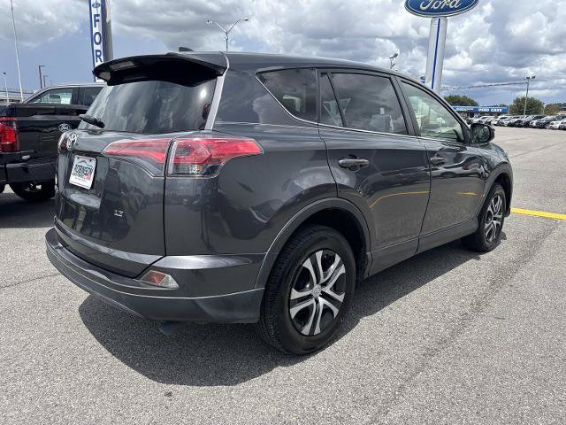 Used 2018 Toyota RAV4 LE FWD image 5