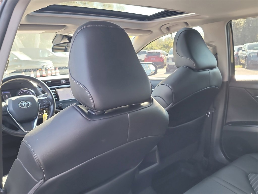 Used 2020 Toyota Camry SE image 9