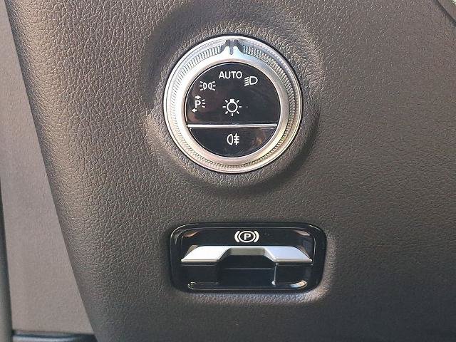 Used 2025 Mercedes-Benz C 300 4MATIC Sedan image 23