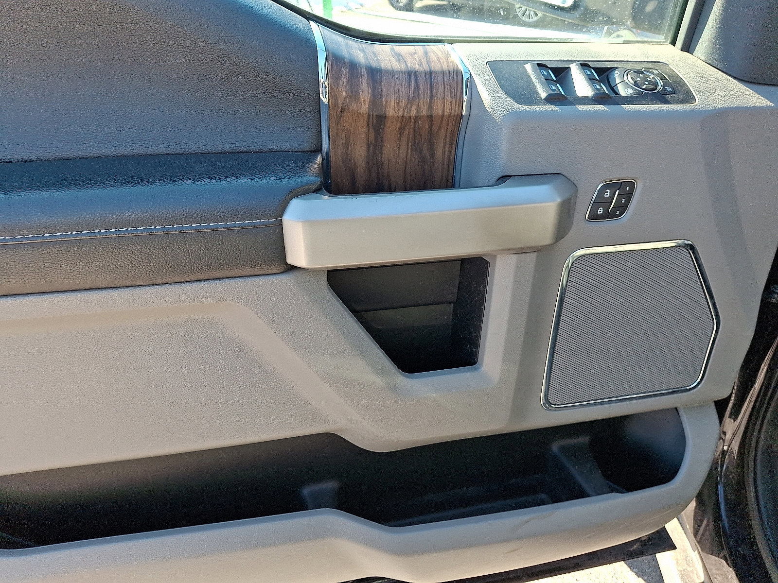 Certified 2019 Ford F150 Lariat image 13