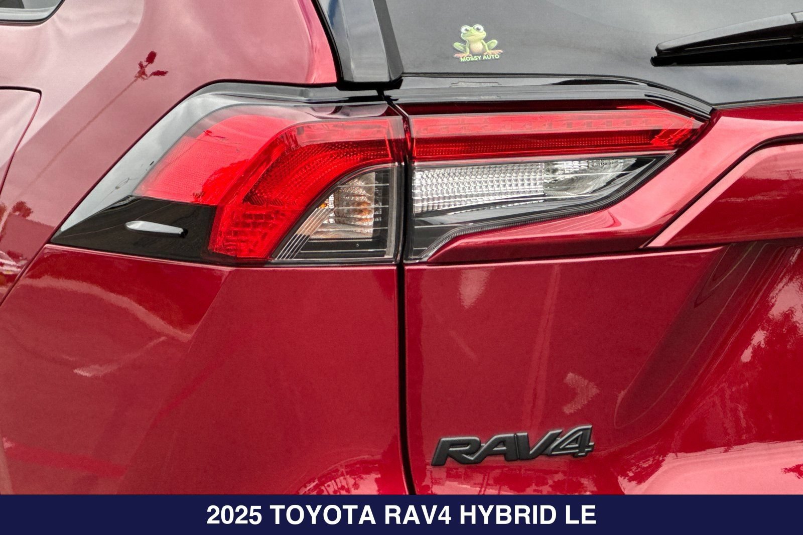 Used 2025 Toyota RAV4 LE AWD/4WD image 28
