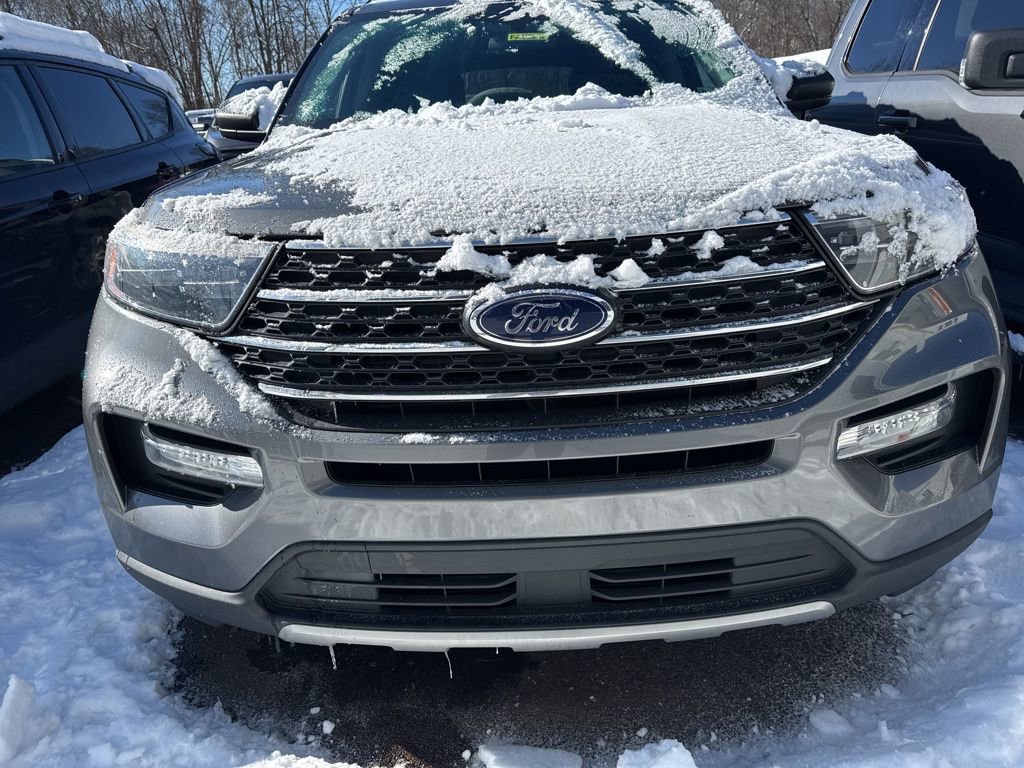 Certified 2022 Ford Explorer XLT w/ Equipment Group 202A image 5