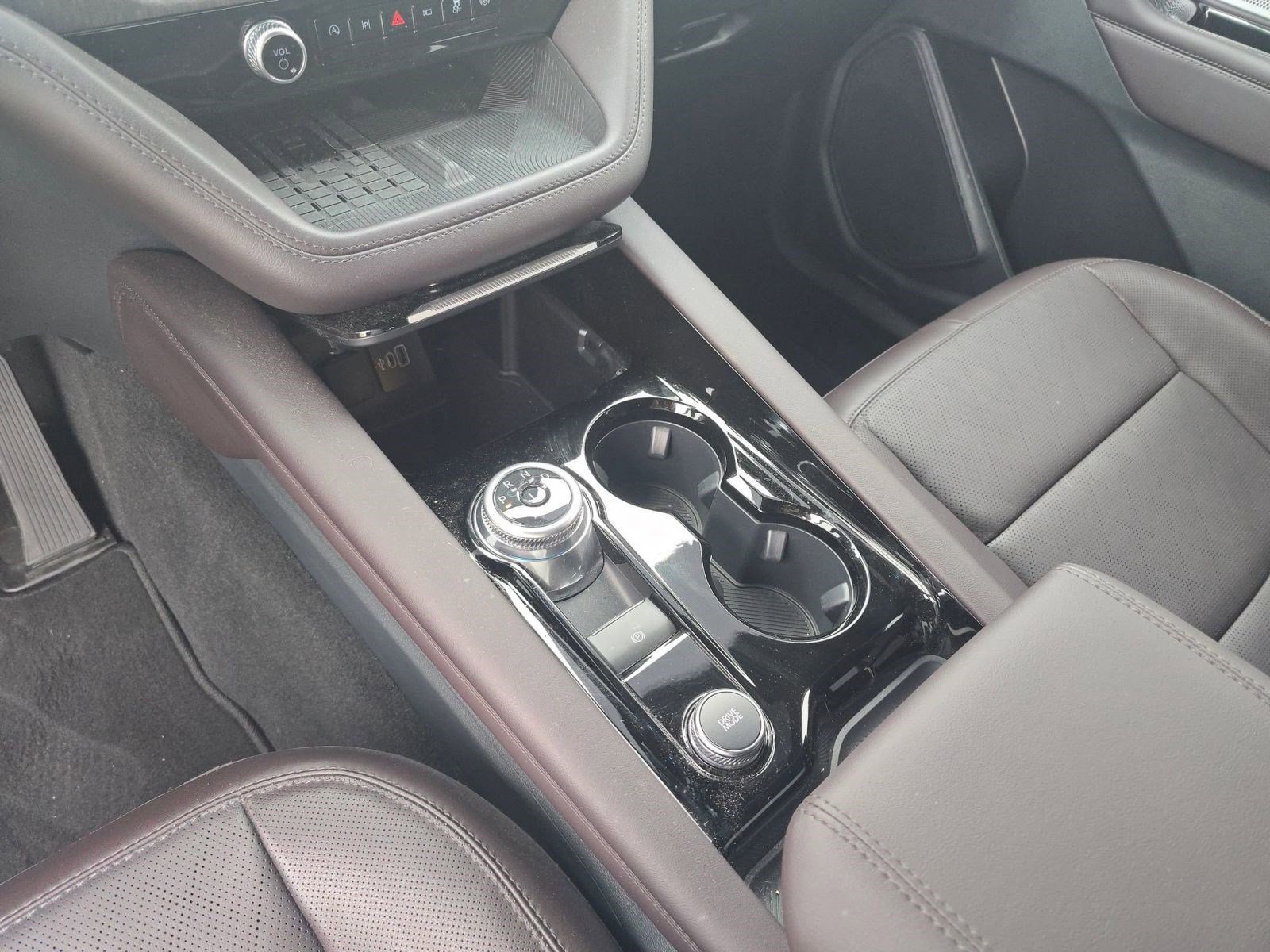 Certified 2025 Ford Explorer Platinum image 26