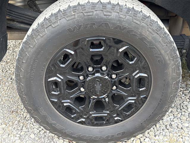 Used 2024 Chevrolet Silverado 2500 High Country w/ Technology Package AWD/4WD image 6