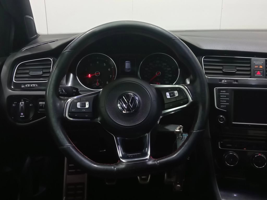 Used 2017 Volkswagen Golf S image 16