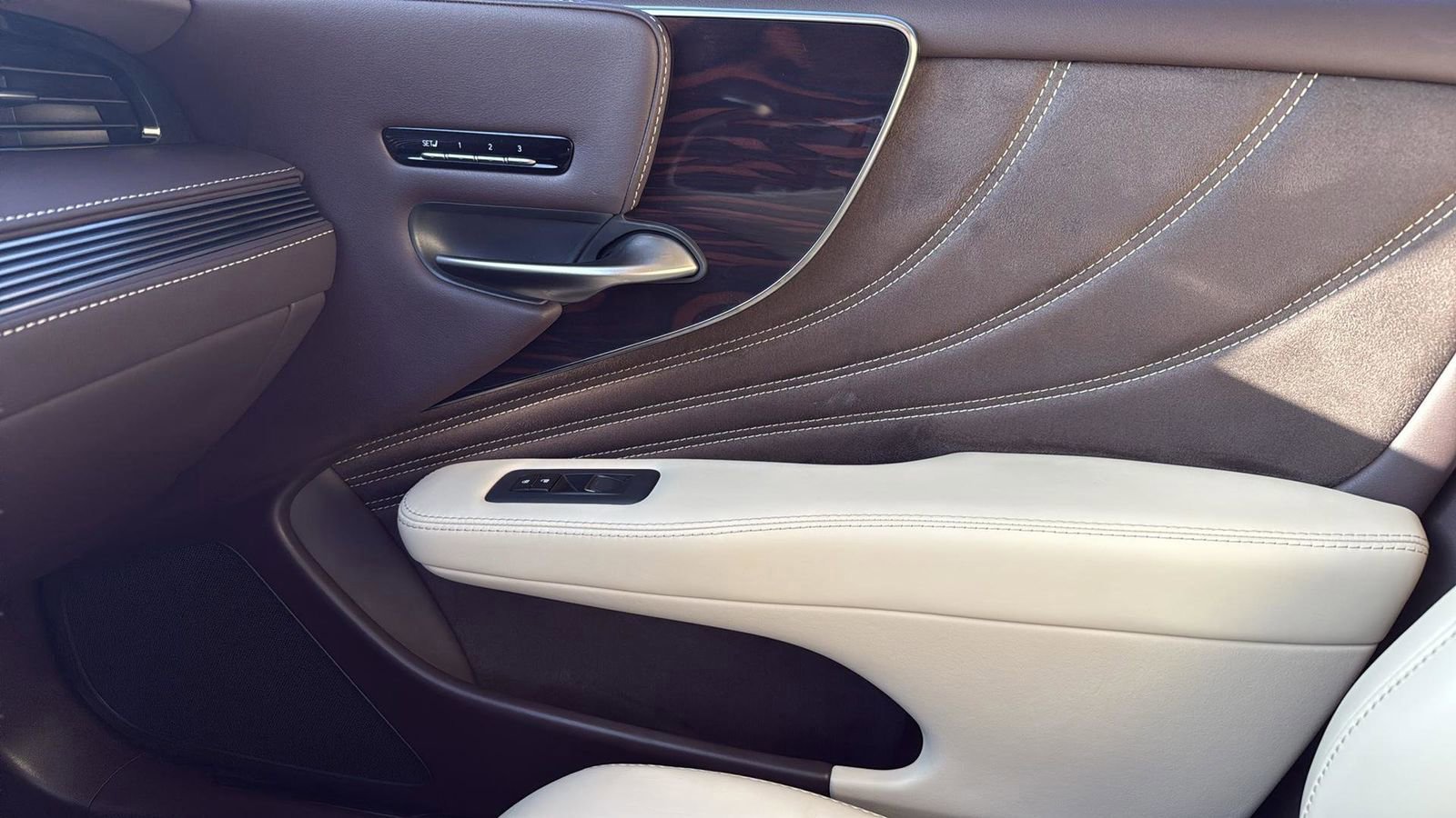 Used 2018 Lexus LS 500 500 Base w/ Luxury Package image 24