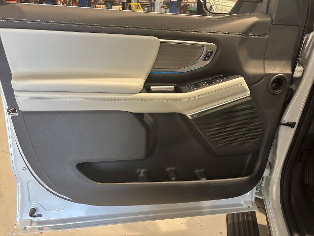 Certified 2025 Ford Expedition Platinum w/ Driver's Package AWD/4WD image 12
