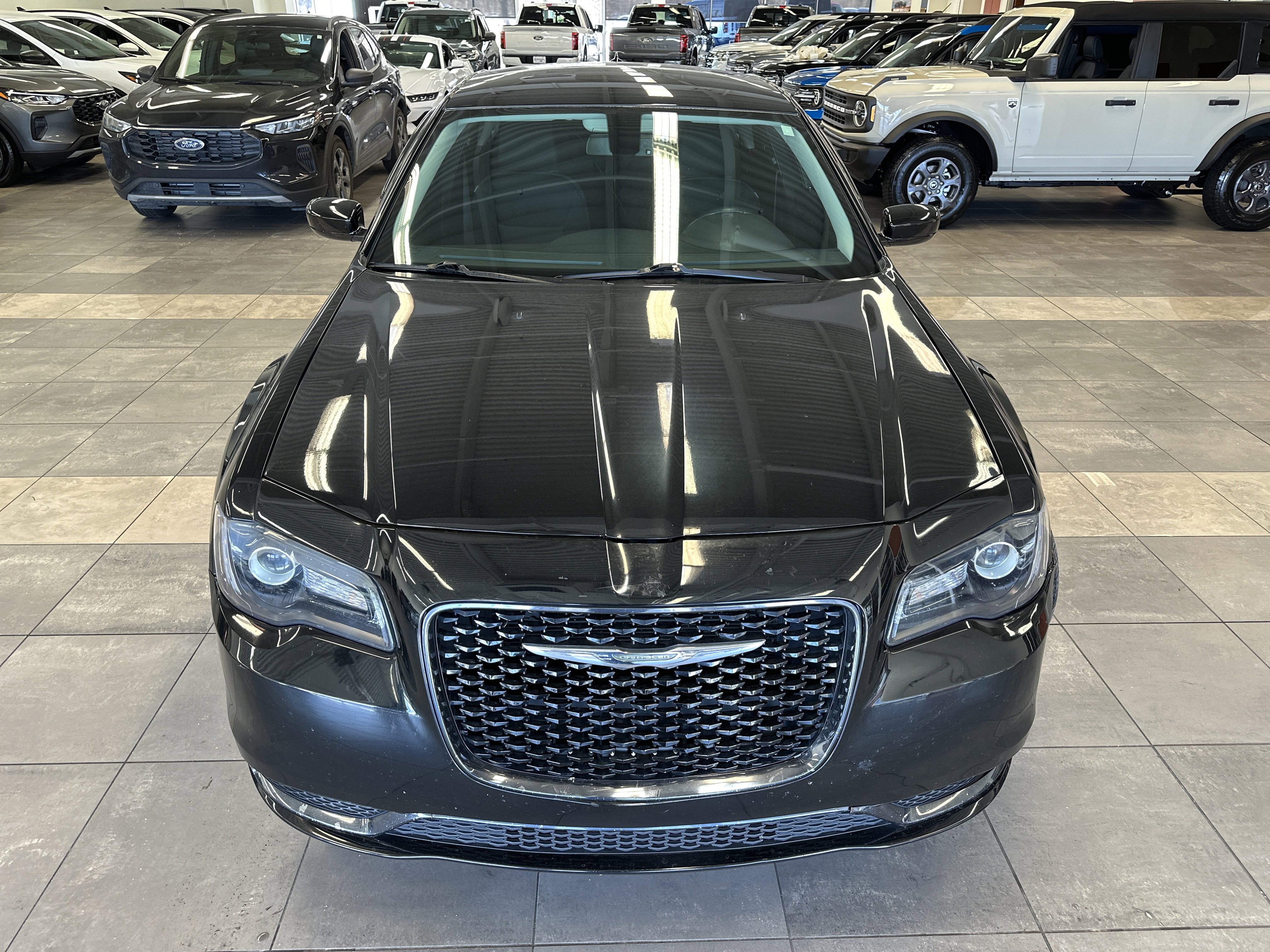 Used 2018 Chrysler 300 Touring w/ Sport Appearance Package image 19