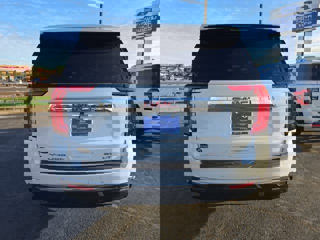 Used 2023 GMC Yukon XL SLT w/ SLT Luxury Package image 13