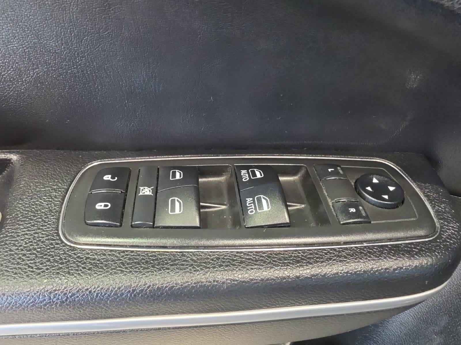 Used 2019 Chrysler 300 S w/ 300S Premium Group 2 AWD/4WD image 22