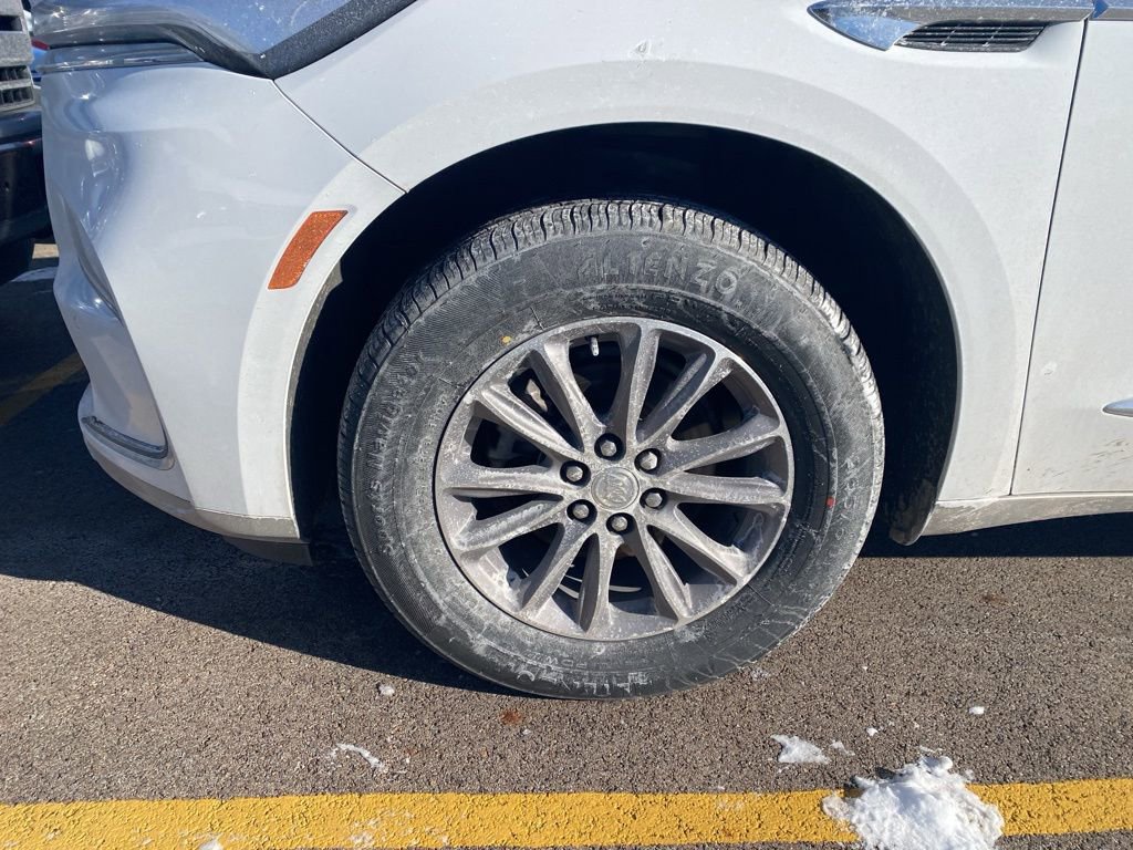 Used 2022 Buick Enclave Essence image 18