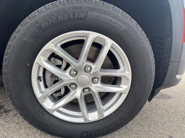 Used 2024 Jeep Grand Cherokee L Laredo image 26