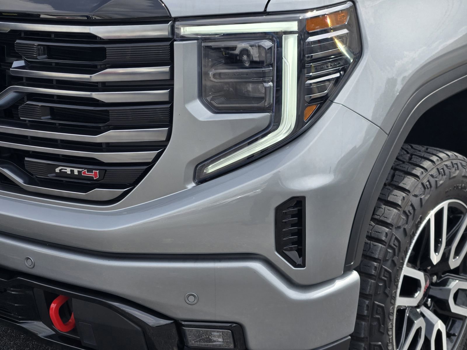 Used 2025 GMC Sierra 1500 AT4 w/ AT4 Premium Package AWD/4WD image 9