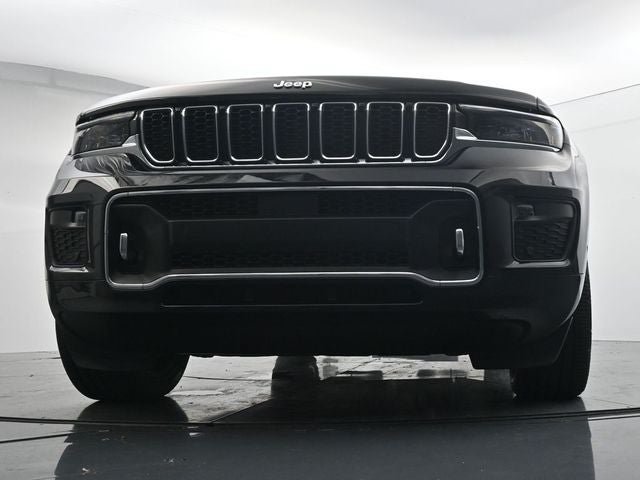 Used 2025 Jeep Grand Cherokee L Overland w/ Luxury Tech Group IV AWD/4WD image 35