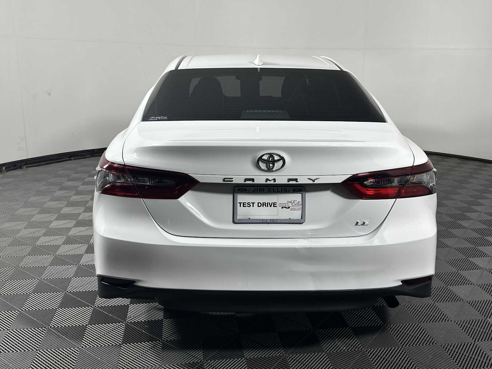 Used 2024 Toyota Camry LE w/ Convenience Package FWD image 10