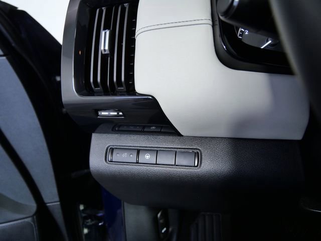 Used 2024 Nissan Pathfinder SV image 27