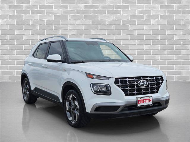 Used 2025 Hyundai Venue SEL FWD image 3