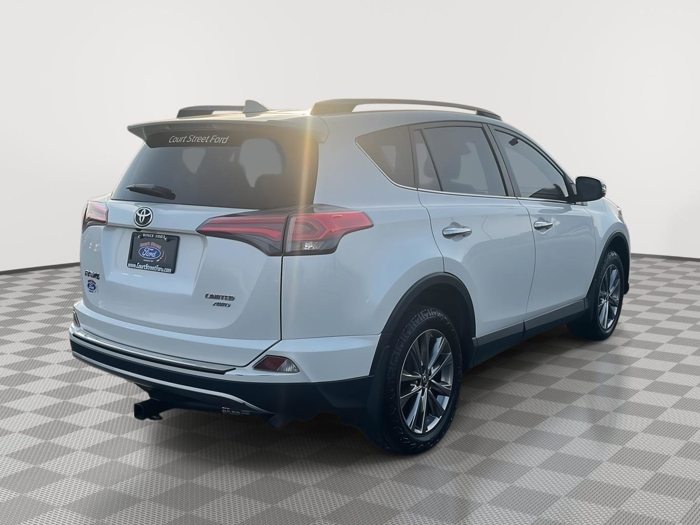 Used 2018 Toyota RAV4 Limited w/ All Weather Liner Package image 4