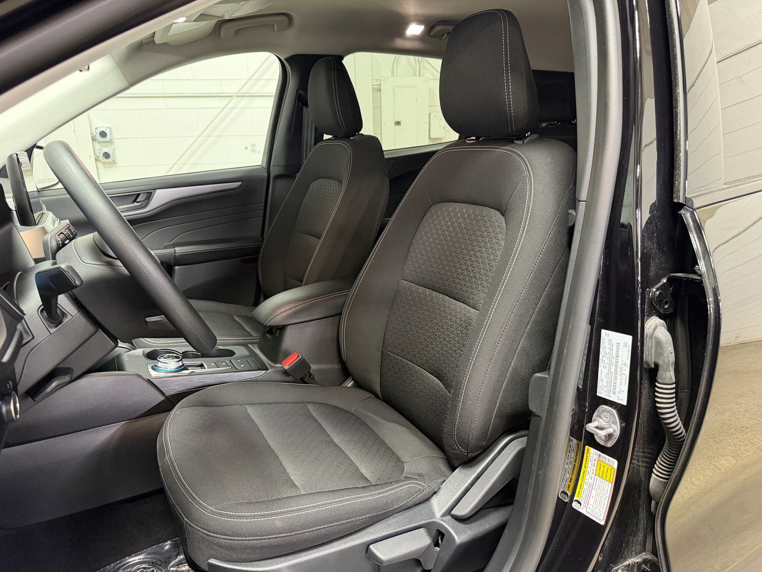 Certified 2025 Ford Escape Active AWD/4WD image 10
