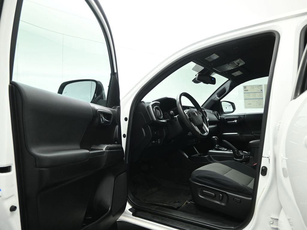 Used 2021 Toyota Tacoma TRD Sport w/ Technology Package image 25