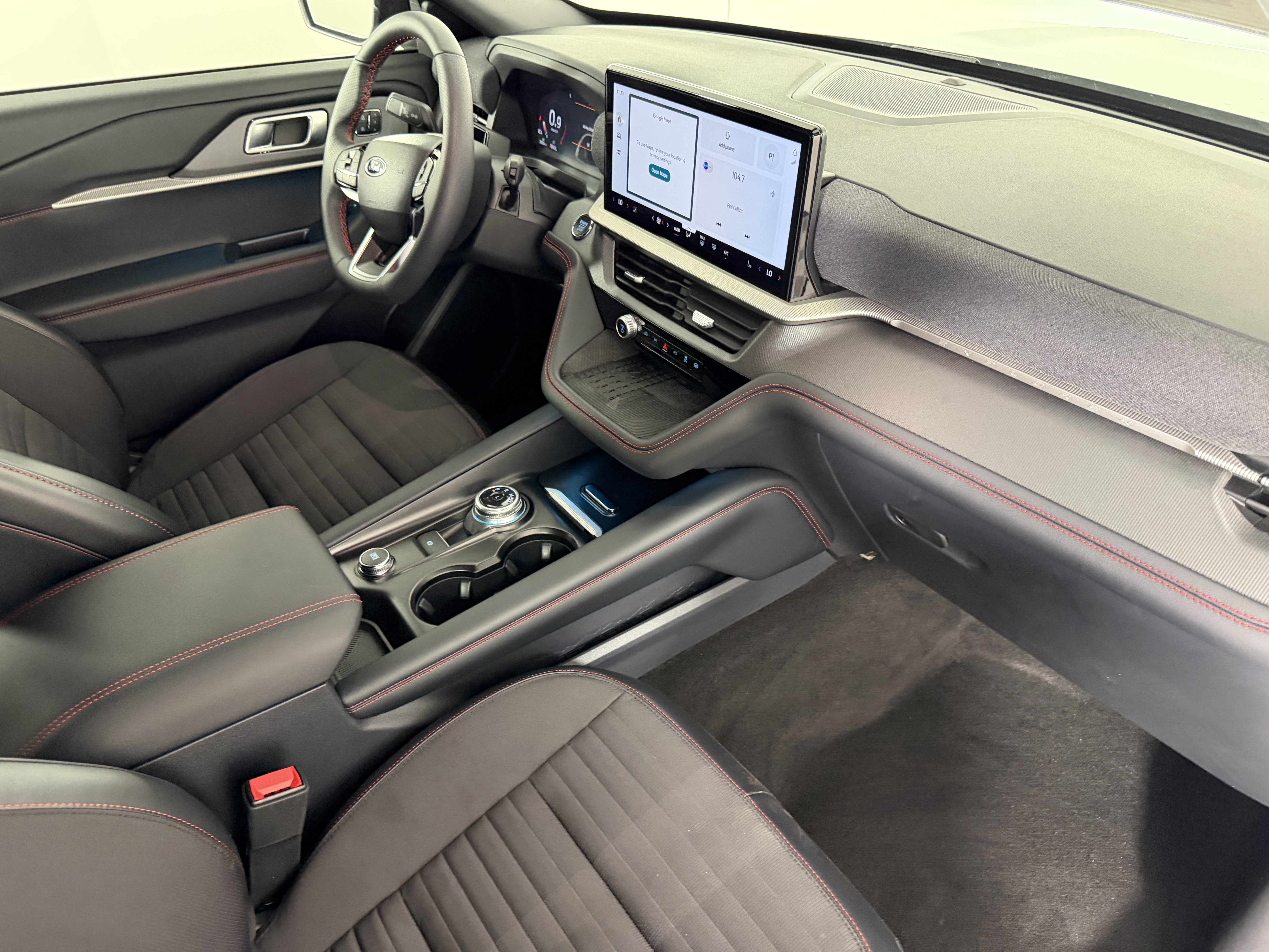 Certified 2025 Ford Explorer ST-Line w/ Premium Package RWD image 14