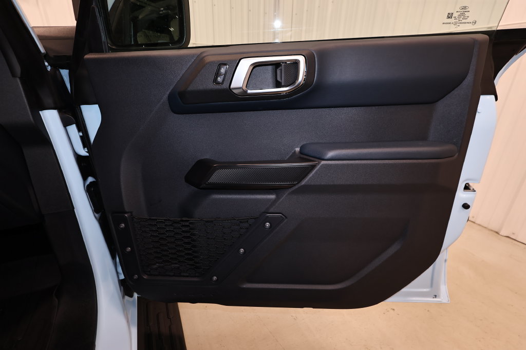 Certified 2025 Ford Bronco Heritage Edition AWD/4WD image 17