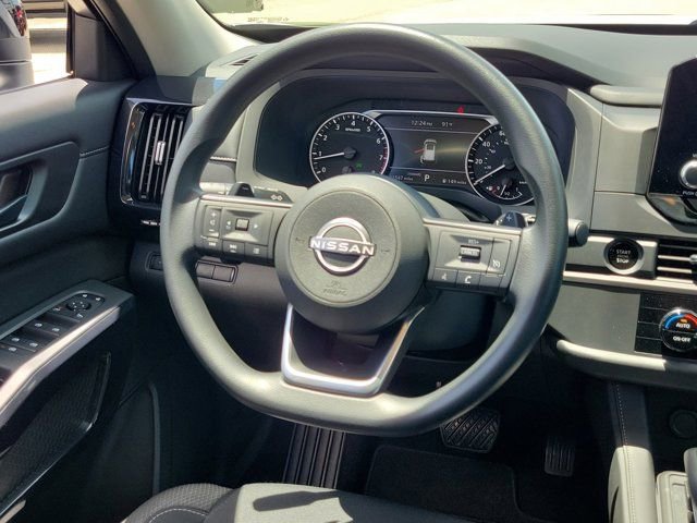 Used 2025 Nissan Pathfinder S FWD image 19