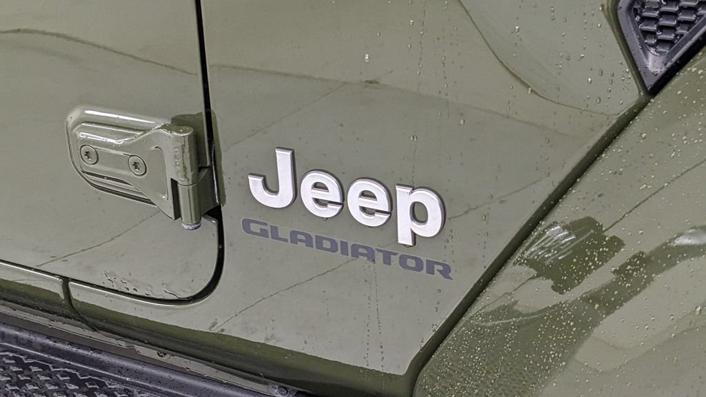 Used 2022 Jeep Gladiator Overland w/ Dual Top Group AWD/4WD image 40