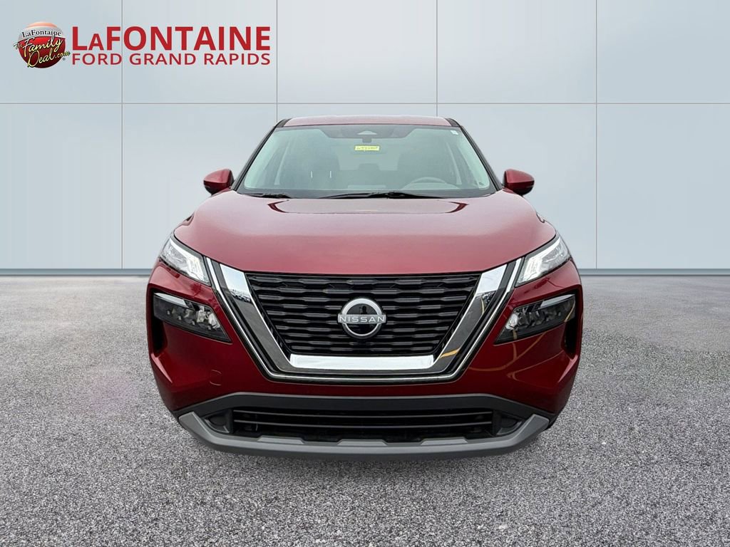 Used 2023 Nissan Rogue S image 2