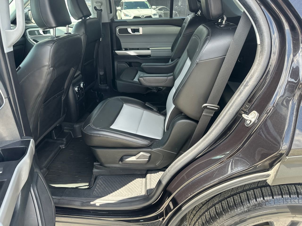 Certified 2022 Ford Explorer XLT w/ Equipment Group 202A image 23