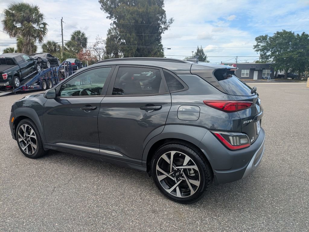 Used 2022 Hyundai Kona Limited w/ Cargo Package FWD image 4