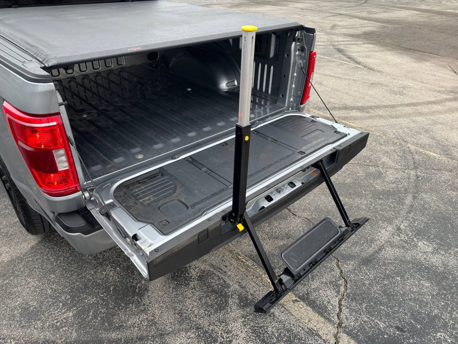 Certified 2022 Ford F150 XLT w/ Equipment Group 302A High image 17