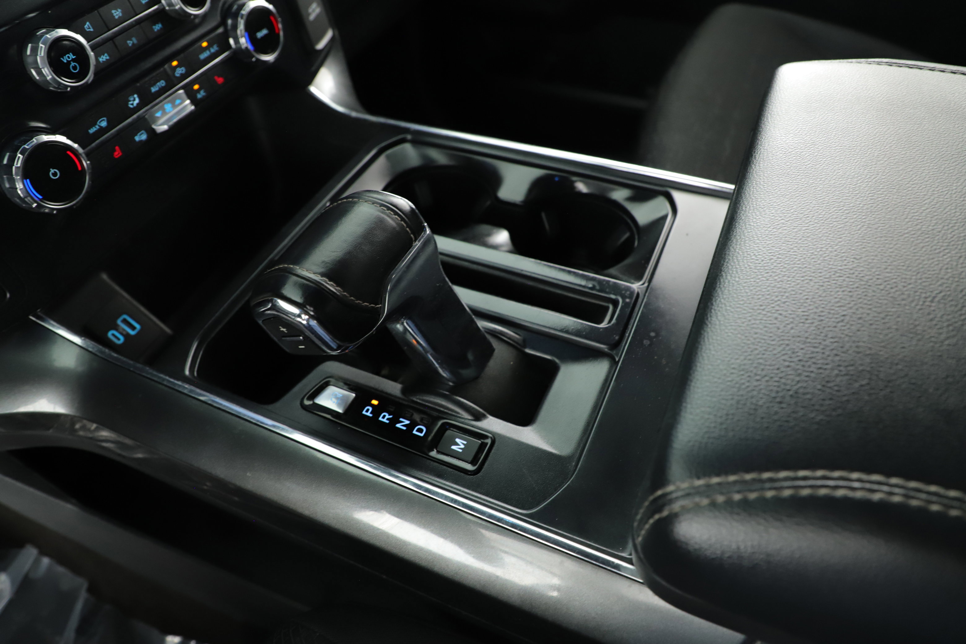 Certified 2022 Ford F150 XLT w/ Equipment Group 302A High image 18