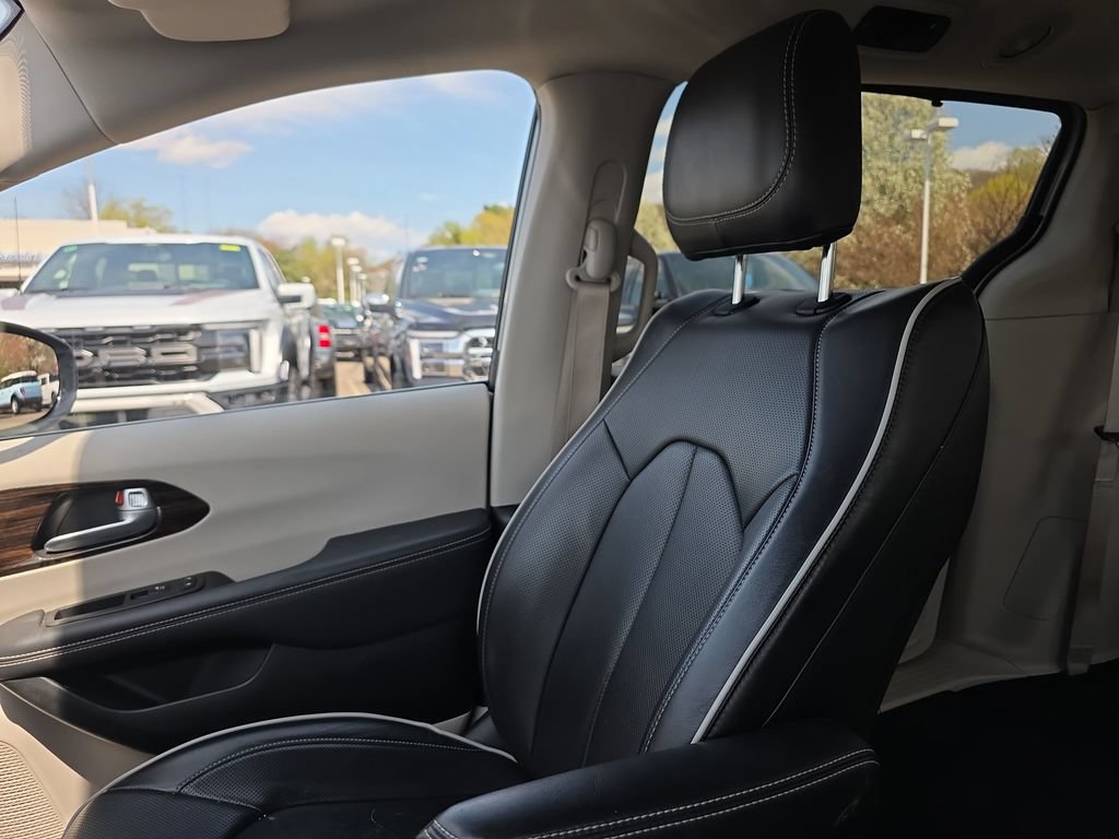 Used 2024 Chrysler Pacifica Limited FWD image 40